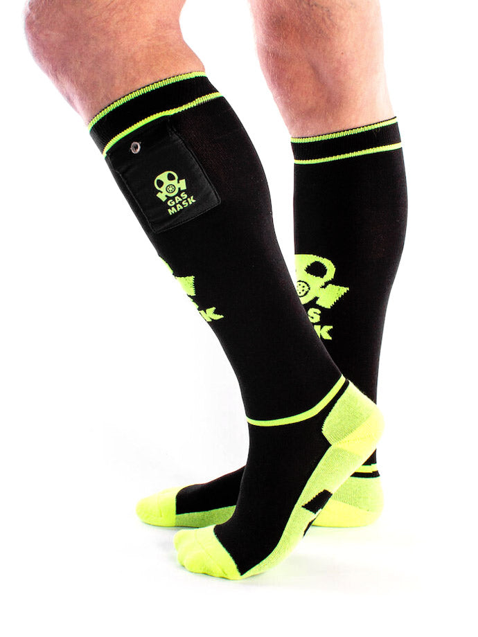 Gas Mask Party Socken mit Tasche - Schwarz/Neongelb